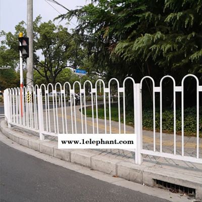 贵卓道路护栏隔离栏河道保护栏桥梁护栏网防护网