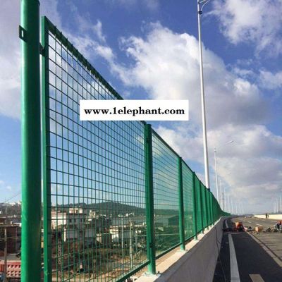 供应桥梁防护网 公路护栏网 热镀锌浸塑高速围栏网图2