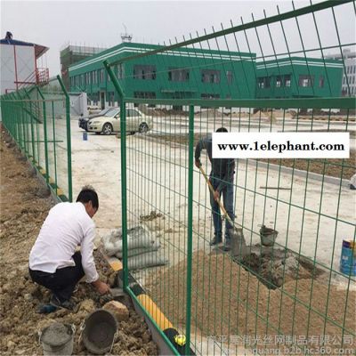 润光丝网铁路封闭网,绿色公路防护网,浸塑框架隔离网厂家图4