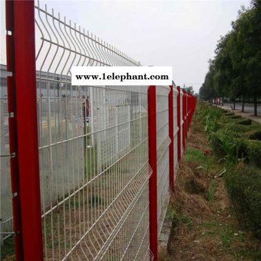 安平厂家桃型柱栏网 桃型柱道路护栏 桃型柱公路防护网 桃型