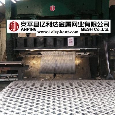 【铁领**铁路防护网┃高速公路防眩网┃脚踏防滑钢板网┃工程桥梁建筑防护网（GB11953-1989）