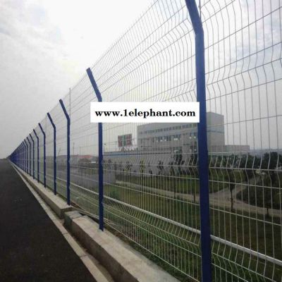 ** 桃型柱护栏网 三角折弯护栏 小区围网市政园林防护网图3