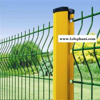 朋英 供应** 桃型柱护栏网 小区低碳钢丝围栏网 围墙防护网