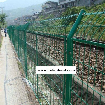 万旭 铁路铁丝防护网 浸塑边框护栏网厂家生产 铁路护栏网 道路围栏图3