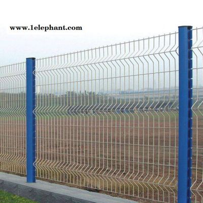轩辰 现货供应桃型柱三角折弯护栏网 小区围墙护栏 桃型柱防护网图3