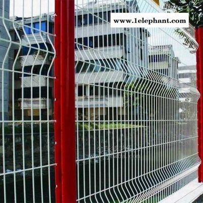 轩辰 现货供应桃型柱三角折弯护栏网 小区围墙护栏 桃型柱防护网图6