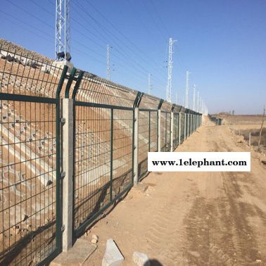 厂家现货铁路防护栅栏 高速公路铁丝护栏网 道路两侧隔离防护网