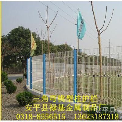 供应禄基2*3米园林护栏网  隔离网 护栏厂家 土地防护网 树木防护网