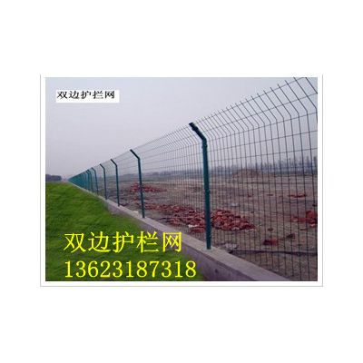 供应2017年**浸塑1.8*3米隔离防护网 学校围墙网 学校院墙 金属围栏 场地隔断网 隔离栅 定制护栏图7