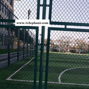 墨绿勾花防护网浸塑足球场围栏安装铁丝网护栏体育场围挡