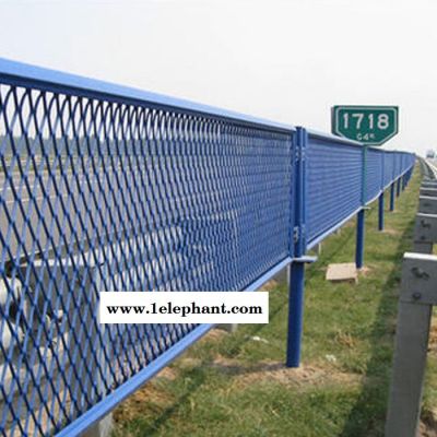 厂家定做浸塑防眩光网 墨绿色隔离网 道路中央防护网钢板状防护网图6