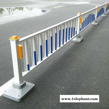 志航厂家批发加工定制  市政护栏网    草坪护栏网  安全防护网   护栏网厂家