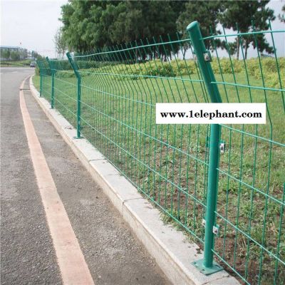 权发双边丝护栏网 桥梁护栏网 公路隔离栅 圈地双边防护网 圈地框架防护网图3