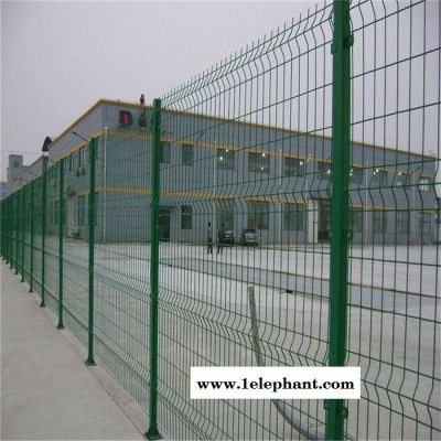 权发双边丝护栏网 桥梁护栏网 公路隔离栅 圈地双边防护网 圈地框架防护网图5