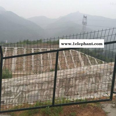 高品质 隔离防栏 安全防护栏 pvc围栏网 酒店隔离栏 防护网厂家图2