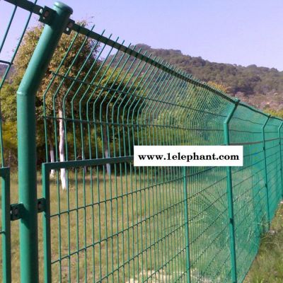 九润  **  高速公路护栏网  草绿色圈地框架护栏网  带边框铁丝防护网