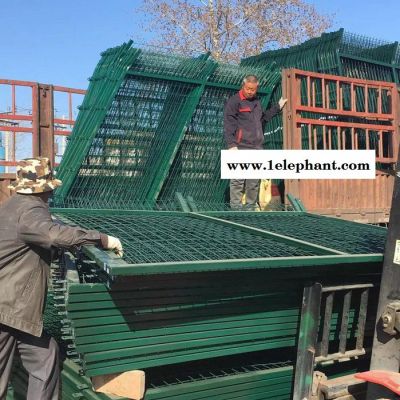 2012-8001、8002 铁路金属防护网 金属网片防护栅栏 加高加密网片 河北菲璇库存充足现货供应图4