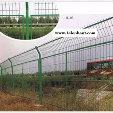 厂家直供  圈地框架防护网 双边丝铁路护栏网 公路护栏网 场地框架护栏网 道路围栏网