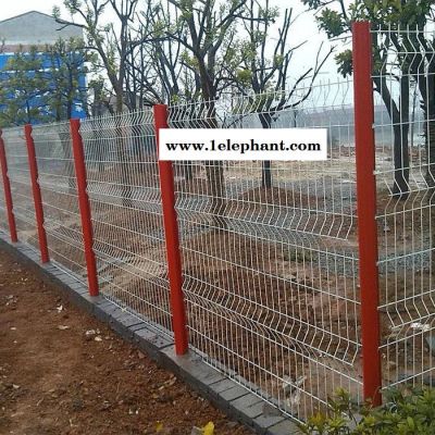 高速公路框架边框铁丝护栏网小区隔离防护网 桃型柱养殖场护栏网图2