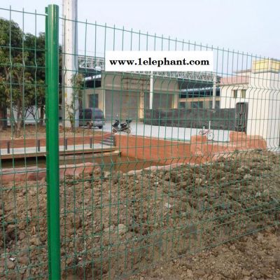 高速公路框架边框铁丝护栏网小区隔离防护网 桃型柱养殖场护栏网图3