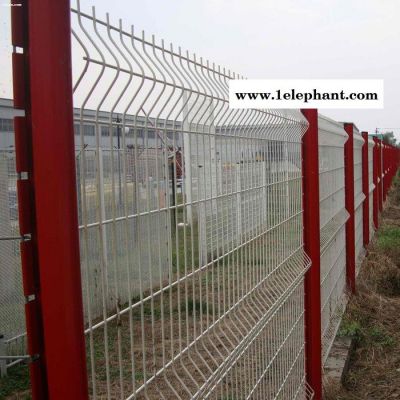 高速公路框架边框铁丝护栏网小区隔离防护网 桃型柱养殖场护栏网图6