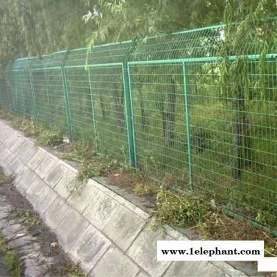 庞璐**  圈地框架防护网 螺旋交叉铁路护栏网 公路护栏网 铁路防护栏网 别墅框架护栏网 天津公路护栏网图3