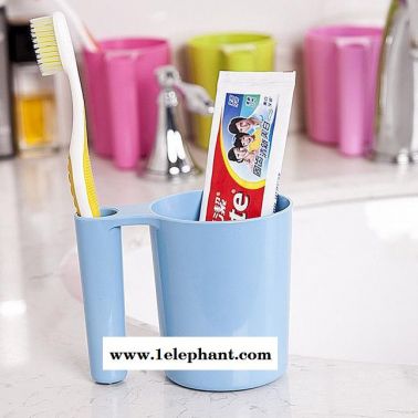 创意时尚带牙刷架一体漱口杯 情侣洗漱杯 塑料杯子 刷牙杯