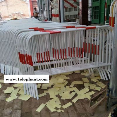 青岛厂家现货铁马护栏不锈钢安检可移动临时护栏施工警示隔离围栏道路铁栅栏厂图3