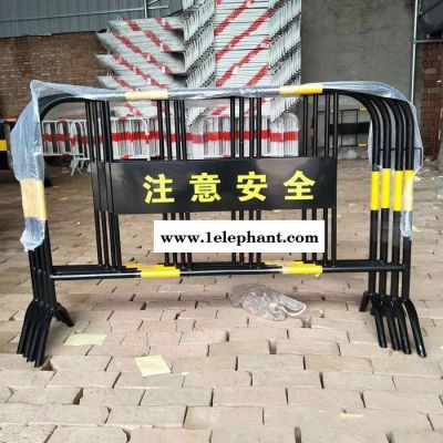 青岛厂家现货铁马护栏不锈钢安检可移动临时护栏施工警示隔离围栏道路铁栅栏厂图4