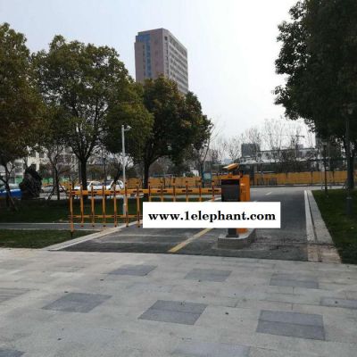 供应赣州吉安宜春抚州上饶徐州百胜道闸系统停车场收费系统平移门电机智能道闸车牌识别系统图3