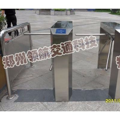郑州领航  停车场设备 交通安全设施 挡车器 道闸 智能车牌识别系统图3