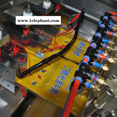 赛诺四边封包装机高速独立熔喷布口罩包装机图5