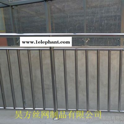 生产定做防盗窗、铁艺阳台型号护栏网图3