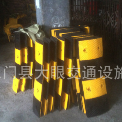 厂家直销橡胶减速带 黄黑交通设施减速路拱 小区马路PU塑料减速带图2