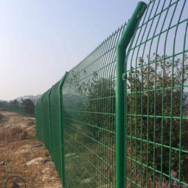 双边丝浸塑防腐铁丝防护网厂家定制公路果园养殖圈地双边丝护栏网