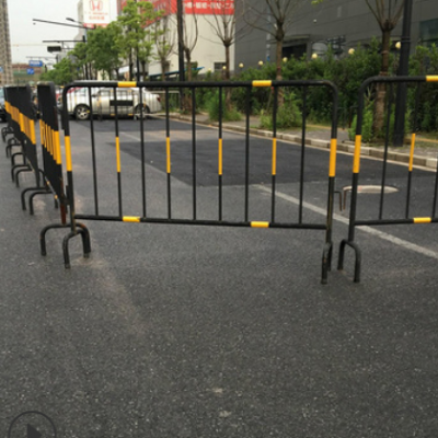 铁马护栏市政道路工地施工临时隔离围挡马路井口施工临边警示围栏图2