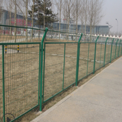 现货供应高速公路铁路护栏网 小区园林绿地道路两侧双边丝护栏网图3