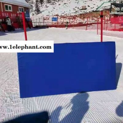 山东瀚雪供应滑雪场防撞垫雪场防护网网杆雪具大厅防滑垫 滑雪场防护设施图6