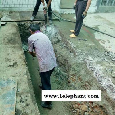 陕西渭南监狱路障机    厂家生产销售液压路障机    液压翻板路障机图3