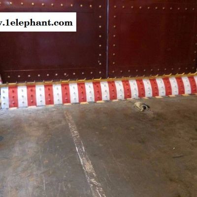 陕西渭南监狱路障机    厂家生产销售液压路障机    液压翻板路障机图4