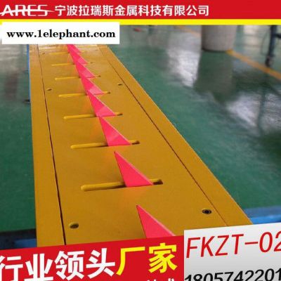 钢制单行路障减速带 单向通行神器 逆向扎胎神器图3