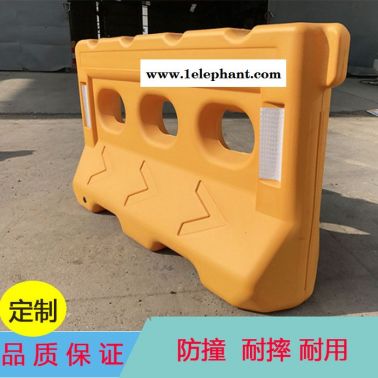护栏厂家现货700*1300吹塑水马 可移动隔离墩 道路工程临时路障