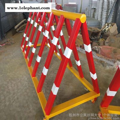 青岛厂家生产各种拒马路障学校门口移动带轮挡车器带刺安全防护栏道路交通防爆设施图5
