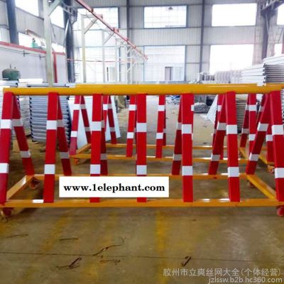 青岛厂家生产各种拒马路障学校门口移动带轮挡车器带刺安全防护栏道路交通防爆设施图6