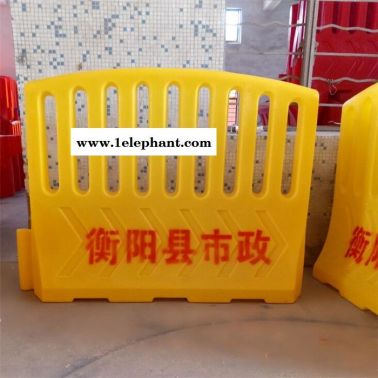 衡阳市政水马围栏 常宁蓝色水马防撞栏 交通防撞桶滚塑水马厂家