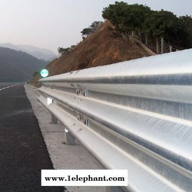 陕西渭南国标公路护栏板热镀锌银白色护栏