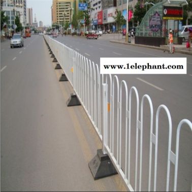 现货供应 市政护栏 广西道路栏杆免费设计 桂林马路隔离栏批发价