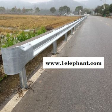 广西梧州藤县波形梁护栏板双波护栏板三波护栏板报价