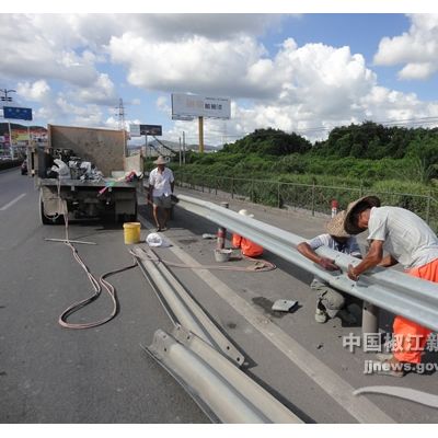 甘肃兰州公路波形梁护栏板厂家直销