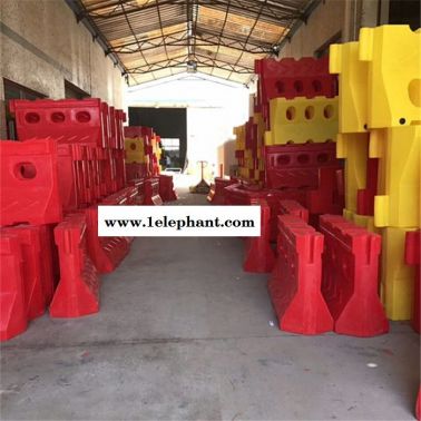 上海浦东滚塑水马制作的材料 高速公路防撞墩 交通隔离墩厂家